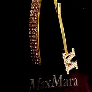 Maxmara set of (2) barrettes